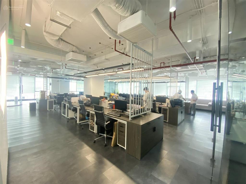 Cho thuê văn phòng ttc 19 duy tân, 300m2, cắt từ 100m2, sẵn nội thất, vào được luôn