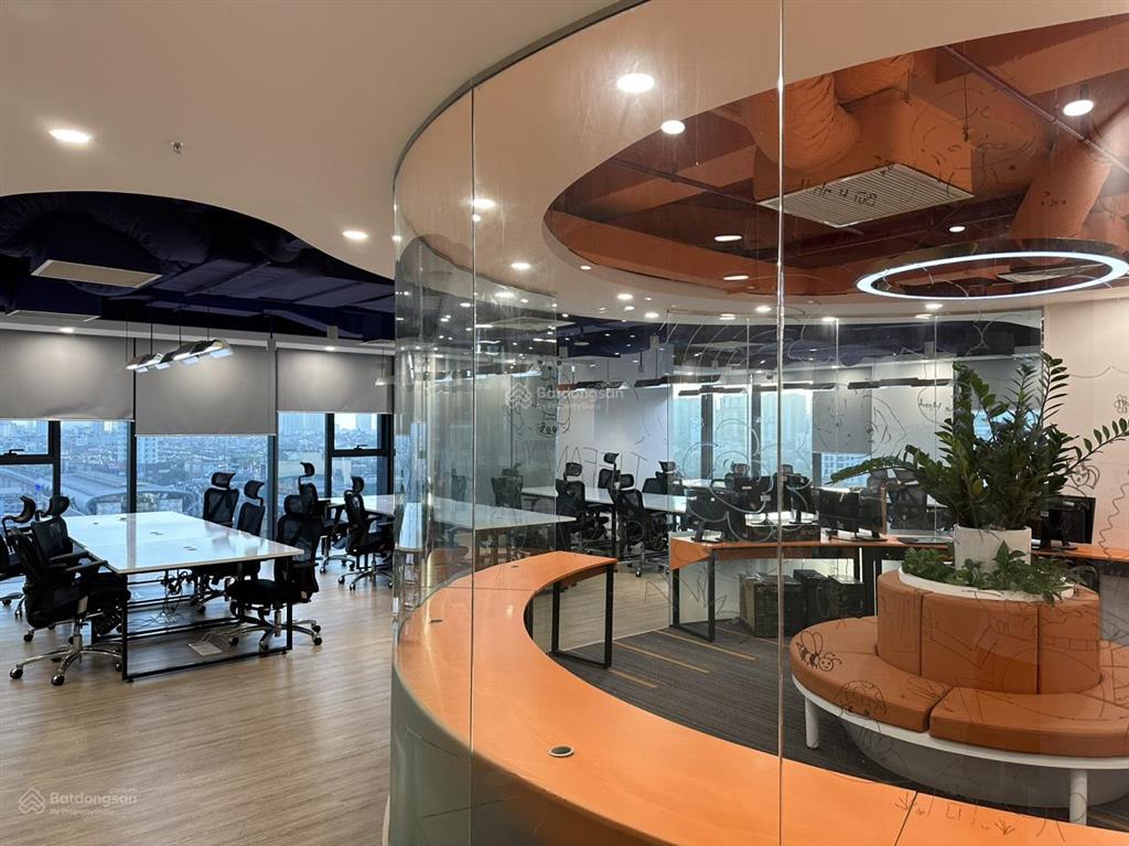 Bql cho thuê 500m2 cắt nhỏ 100m2 có thể lấy nội thất sàn gỗ đẹp goldseason nguyễn tuân