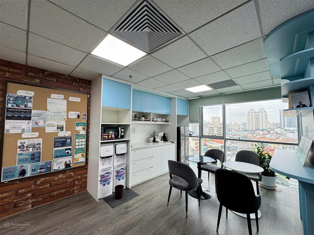 Nhượng vp comatce tower 61 ngụy như kon tum 500m2 có cắt 150m2, 200m2, 300m2 sẵn nội thất đẹp