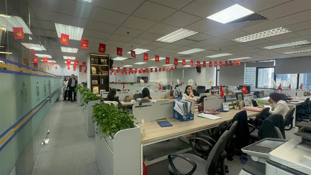 Nhượng văn phòng ceo phạm hùng 500m2 cắt nhỏ nhất từ 100m2 có sẵn nội thất luôn vào làm việc