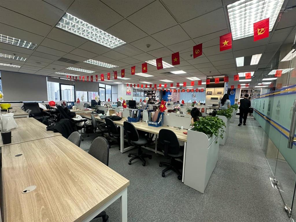 Nhượng văn phòng ceo phạm hùng 500m2 cắt nhỏ nhất từ 100m2 có sẵn nội thất luôn vào làm việc