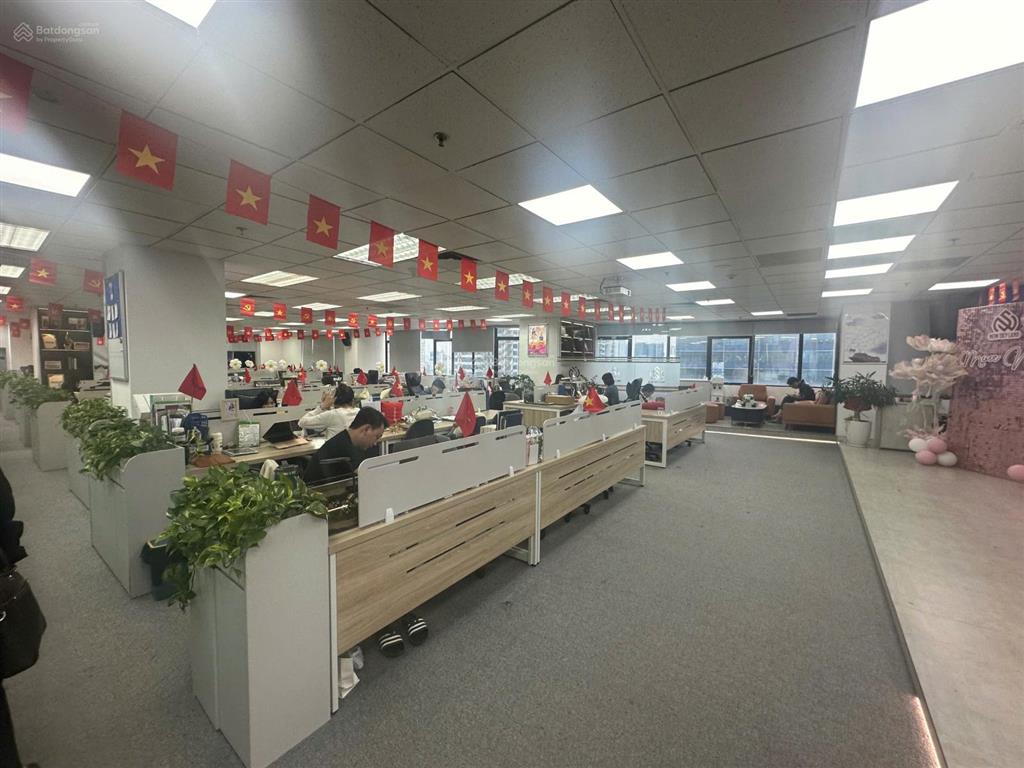 Nhượng văn phòng ceo phạm hùng 500m2 cắt nhỏ nhất từ 100m2 có sẵn nội thất luôn vào làm việc