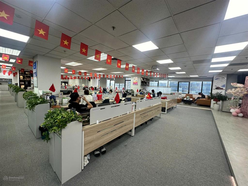 Nhượng văn phòng ceo phạm hùng 500m2 cắt nhỏ nhất từ 100m2 có sẵn nội thất luôn vào làm việc