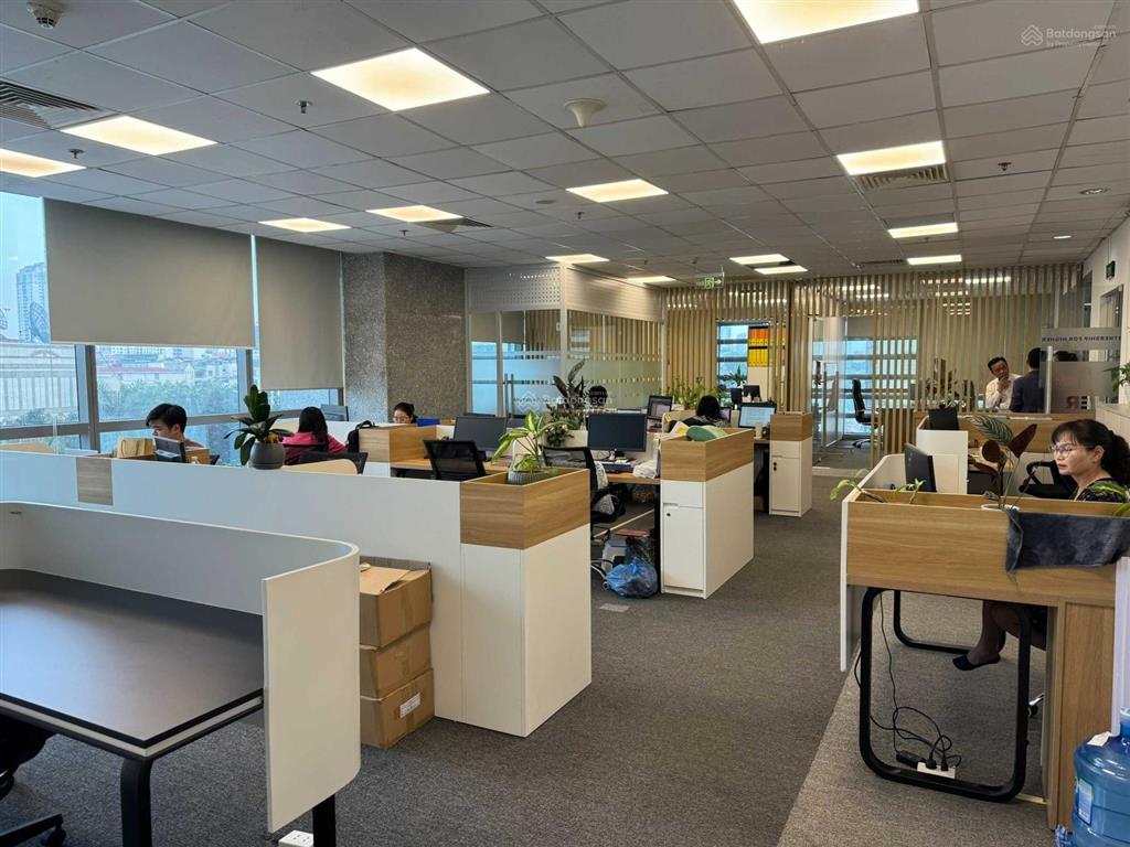 Bql cho thuê văn phòng bonaza duy tân 500m2 cắt từ 100m2 sẵn nội thất