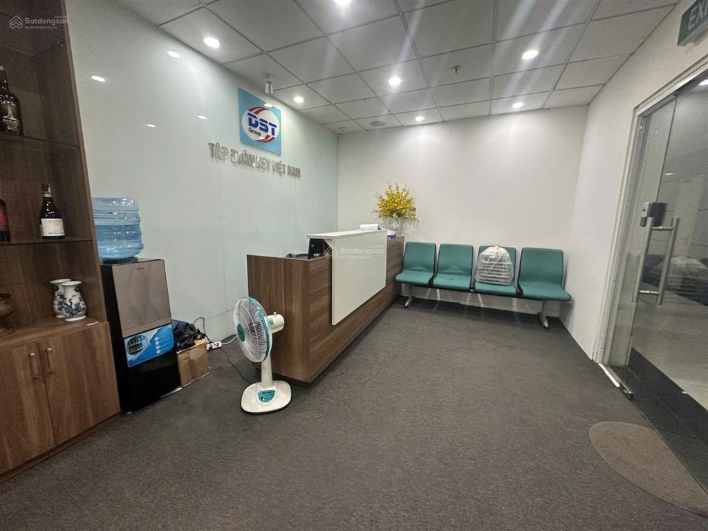 Bql hh4 sông đà phạm hùng cho thuê vp 300m2 cắt theo nhu cầu 100m2 có đồ nội thất vào được luôn