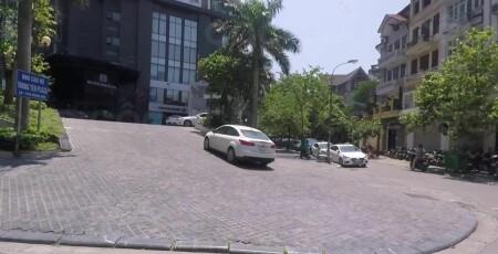 Bql trung yên plaza trung hòa cho thuê 300m2 cắt từ 150m2 làm việc được luôn sẵn nội thất