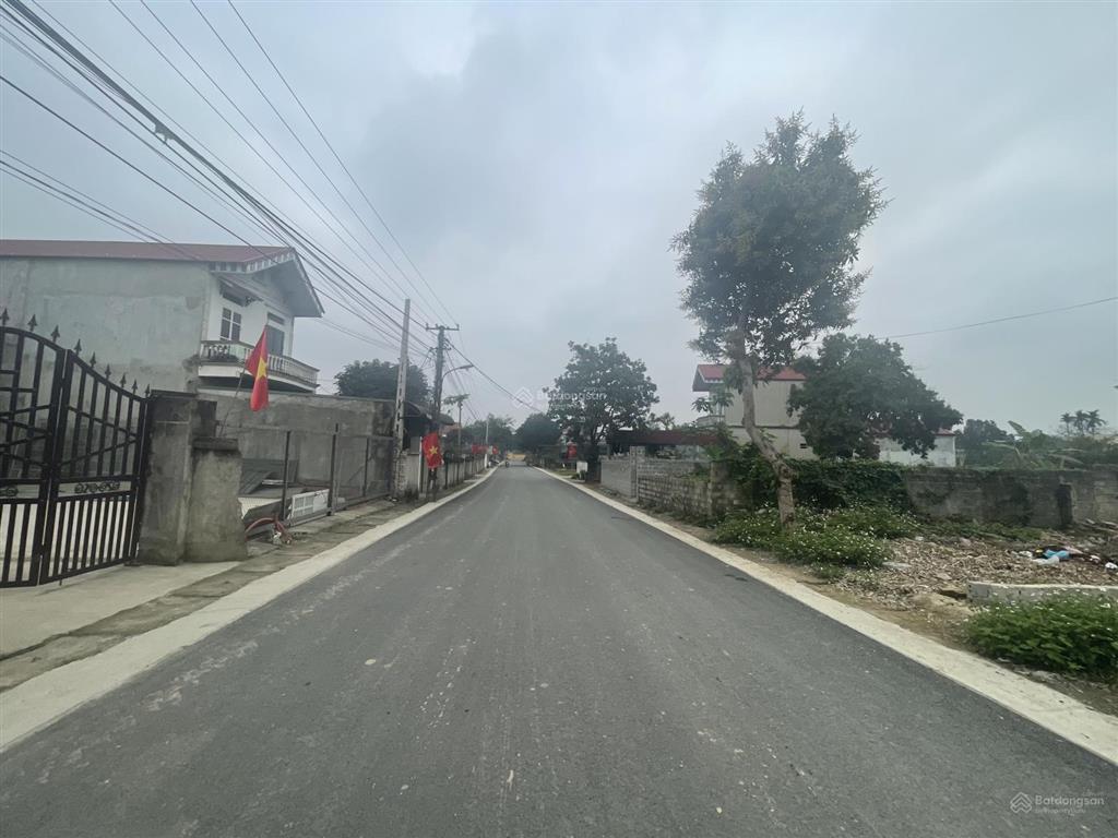 Hiếm! đất 2500m2 mặt đường nhựa lớn có sẵn 1000m2 đất ở chỉ có tại nhuận trạch, lương sơn!