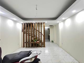 Bán gấp nhà 4 tầng ô tô đậu cửa 50m2 phố đông ngạc, bắc từ liêm giá 8.6 tỷ