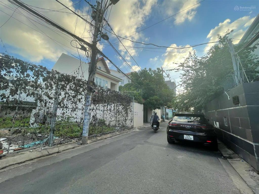 Mặt tiền ngay song hành trần não (11x29) nền đất đẹp xd hầm 6 tầng chỉ 150 triệu/m2 giá tốt nhất q2