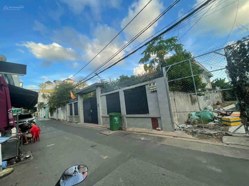 Mặt tiền ngay song hành trần não (11x29) nền đất đẹp xd hầm 6 tầng chỉ 150 triệu/m2 giá tốt nhất q2