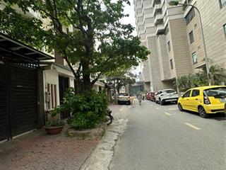 Cho thuê nhà liền kề n07 kđt dịch vọng, cầu giấy. dt 100m2, 5pn, 4wc. giá 35tr/th