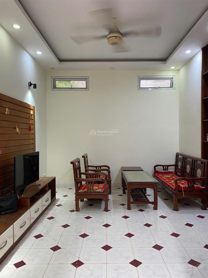 Cho thuê nhà riêng nguyên căn ngõ 67 thái thịnh. dt 55m*4t*mt 4m, đcb. giá 13tr/th