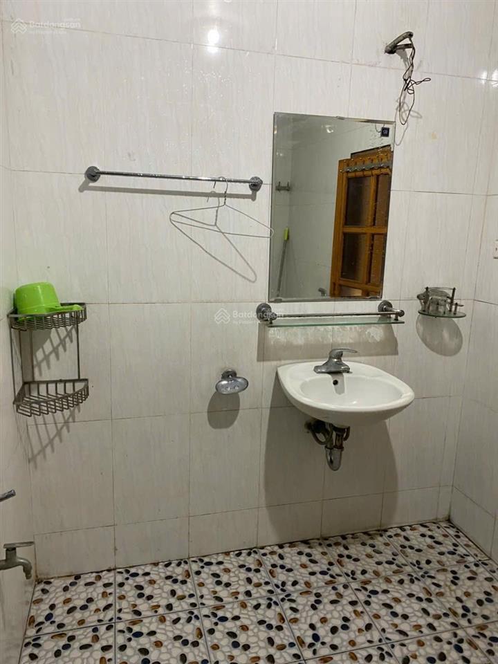 Cho thuê nhà riêng nguyên căn ngõ 67 thái thịnh. dt 55m*4t*mt 4m, đcb. giá 13tr/th