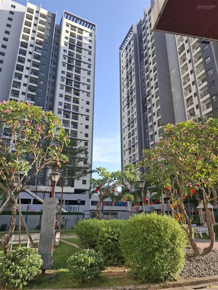 Nhượng lại căn 2pn block c sẵn nội thất dọn ở ngay view hồ bơi, 0901 018 ***