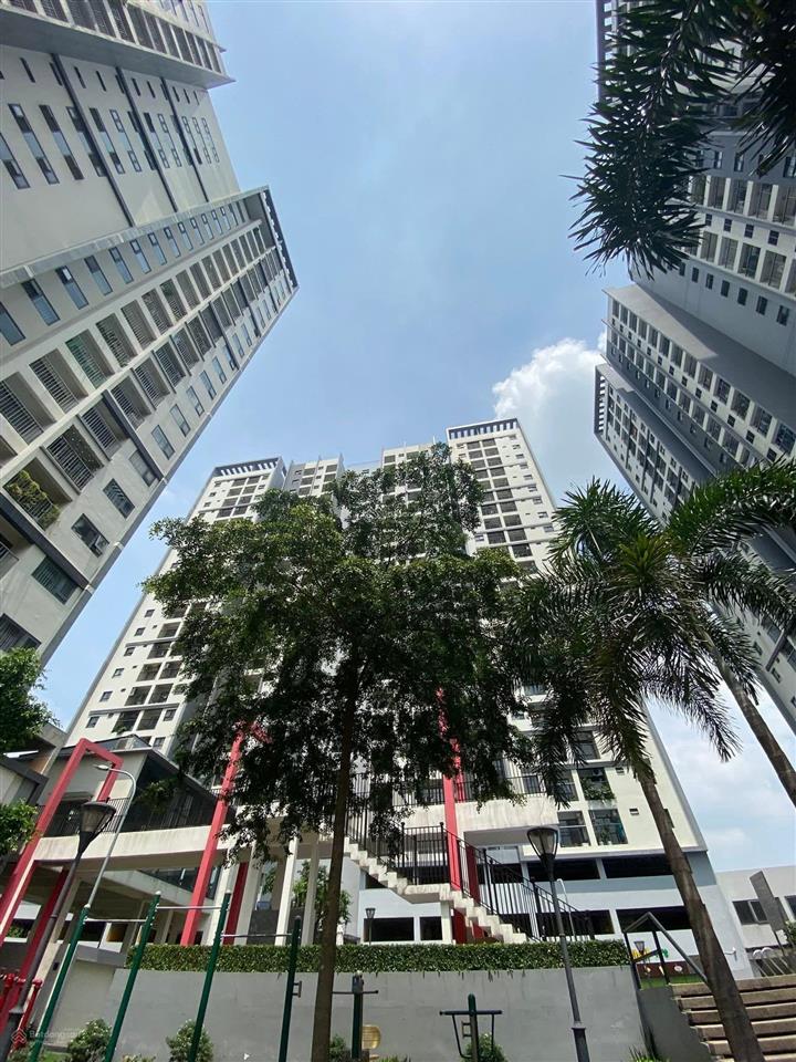 Chủ cần tiền bán gấp căn block c 2pn2wc có nội thất. hỗ trợ vay tầng cao view thoáng