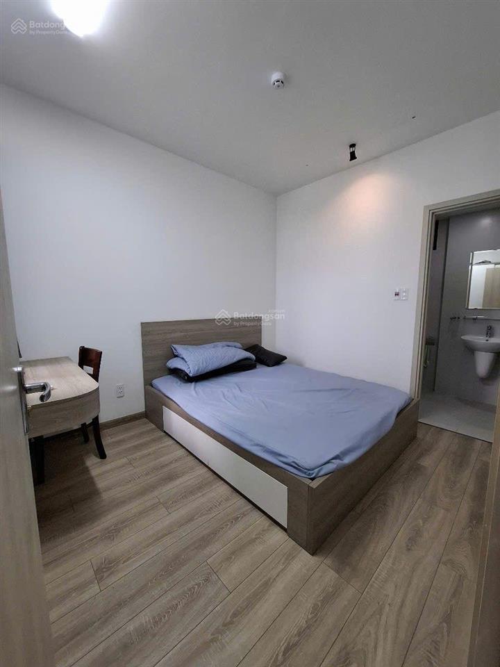 Chủ cần tiền bán gấp căn block c 2pn2wc có nội thất. hỗ trợ vay tầng cao view thoáng