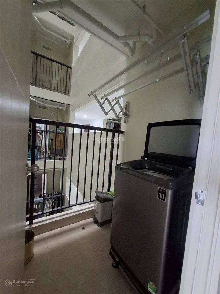 Chủ cần tiền bán gấp căn block c 2pn2wc có nội thất. hỗ trợ vay tầng cao view thoáng