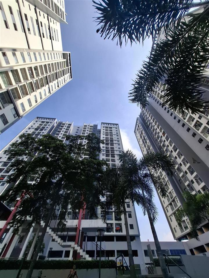 Chủ cần tiền bán gấp căn block c 2pn2wc có nội thất. hỗ trợ vay tầng cao view thoáng