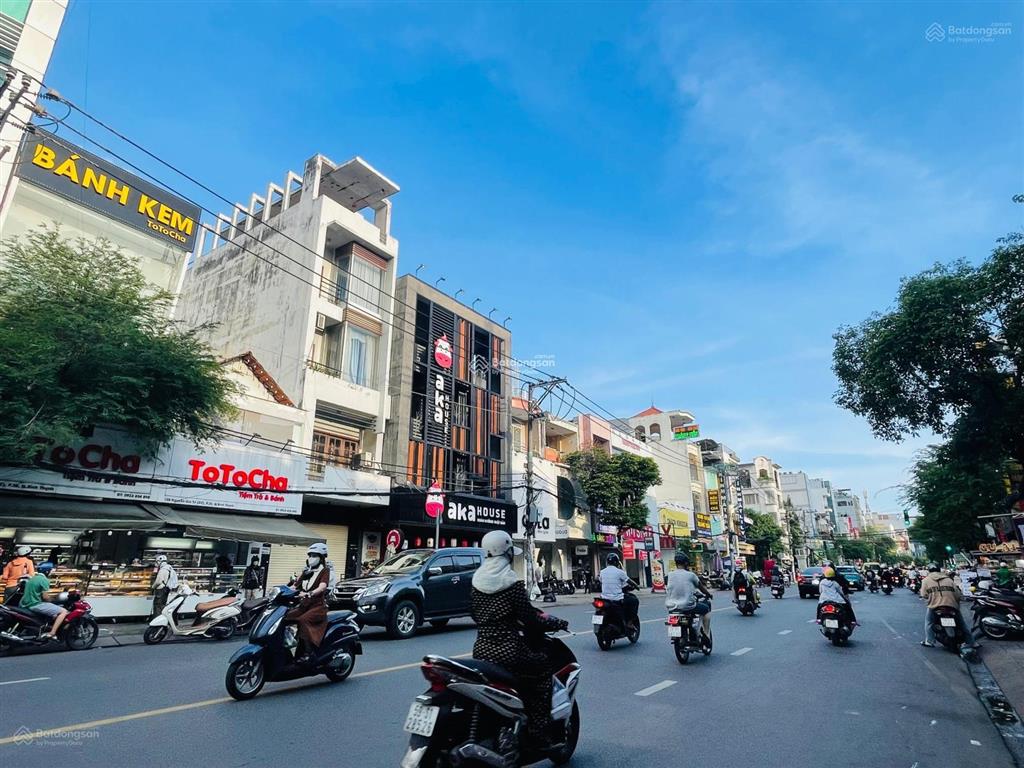 Mặt tiền thương hiệu nguyễn thị minh khai, q. 1  dt 9x20m 2 tầng  ctxd hầm  8 tầng. giá 70 tỷ