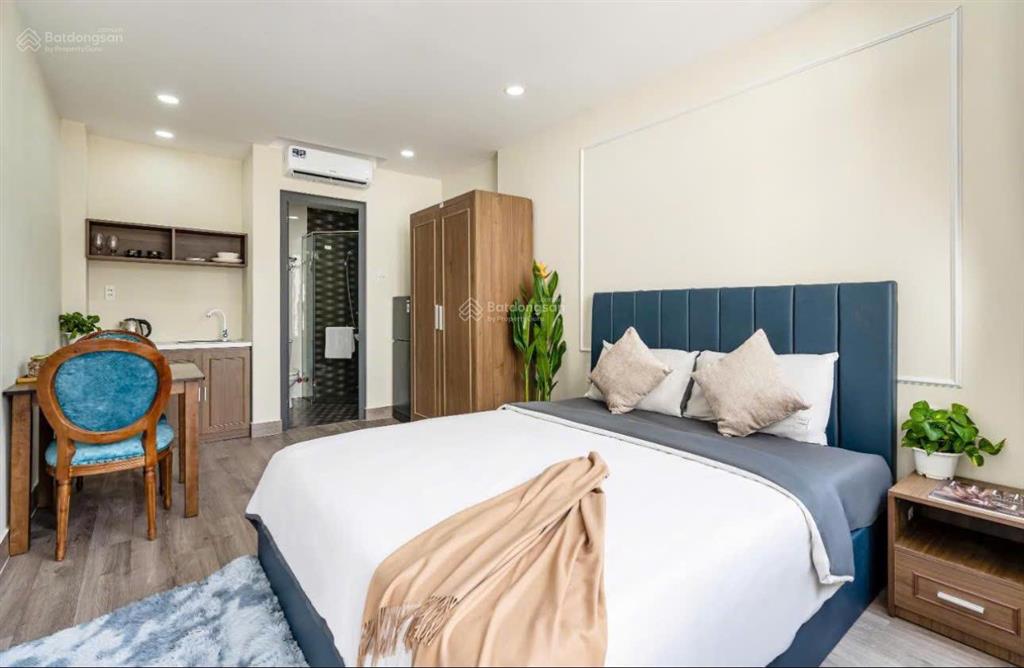 Tòa nhà khách sạn ngay phố đêm bùi viện  5x24m  10 tầng  khai thác 500tr/tháng  giá 140 tỷ