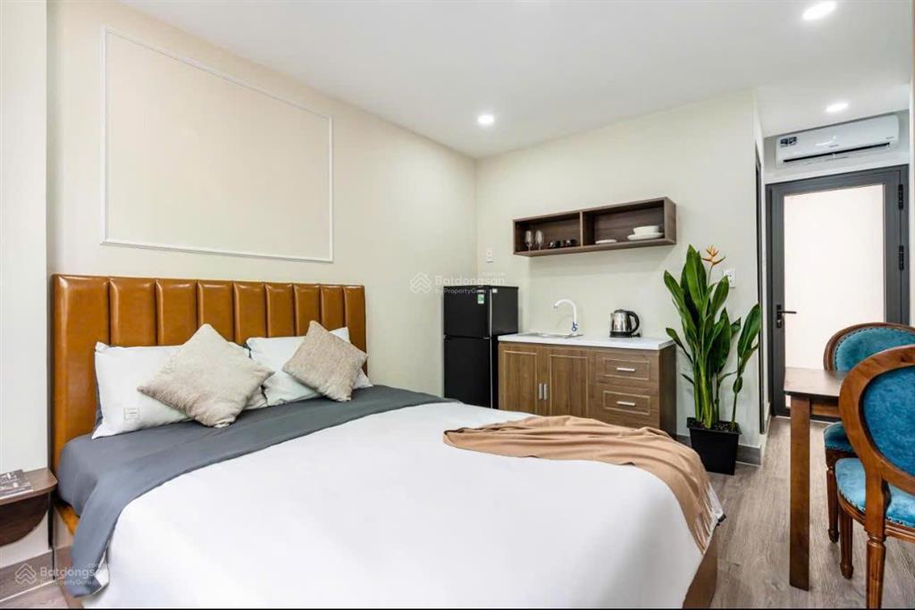 Tòa nhà khách sạn ngay phố đêm bùi viện  5x24m  10 tầng  khai thác 500tr/tháng  giá 140 tỷ