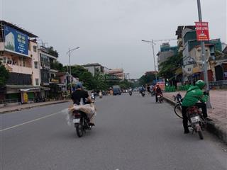 Bán nhà riêng 5 tầng, chắc chắn, mặt chợ kinh doanh sầm uất cả ngày. mt4m