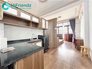 Studio ban công lớn, máy giặt riêng, full nội thất, gần ngã tư hàng xanh