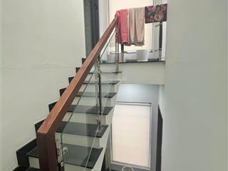 Bán gấp khách sạn đường đề thám quận 1, dt 10x4.1m xây 5 tầng đang kinh doanh tốt. giá 12.8 tỷ