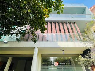 Bán gấp biệt thự kđt lão thành cách mạng ở cầu giấy, 300m2  6 tầng thang máy, giá thỏa thuận