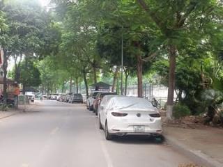 Chính chủ bán nhà phố nguyễn đình hoàn 133m², 2 mặt thoáng, đầu tư giữ tiền an toàn, giá 32.7 tỷ