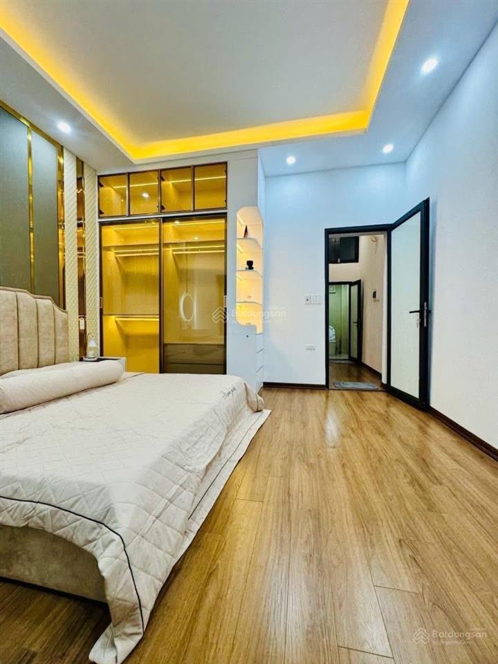Nhỉnh 8 tỷ, thái thịnh, lô góc, sát phố, 35m2 ô tô tránh, khu vực hiếm nhà bán, dt 42m2, 4pn