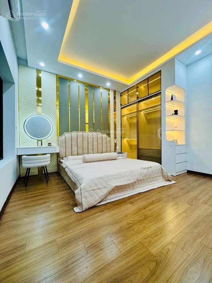 Nhỉnh 8 tỷ, thái thịnh, lô góc, sát phố, 35m2 ô tô tránh, khu vực hiếm nhà bán, dt 42m2, 4pn