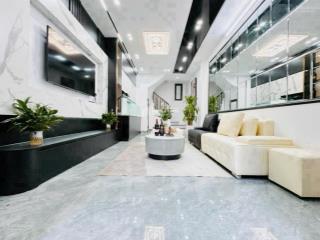 Nhỉnh 8 tỷ, thái thịnh, lô góc, sát phố, 35m2 ô tô tránh, khu vực hiếm nhà bán, dt 42m2, 4pn