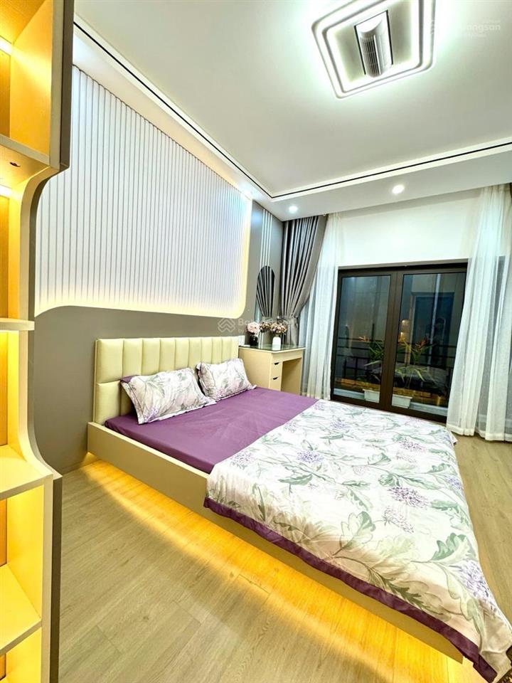 Đại hạ giá! trường chinh, ngõ nông, sát phố, ngõ rộng 3m, nhà đẹp ở luôn, full nội thất, dt 45m2*5t