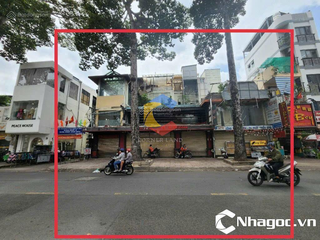 Diện tích lớn 20x31m. cn 645m²  bán nhà mặt tiền nguyễn trãi  sát vách quận 1  tiện xây cao ốc