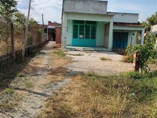 Chủ ở xa ko người trông coi nên cần bán lô đất có sẵn căn nhà cấp 4(giá 2tỷ050tr) xã tân an hội