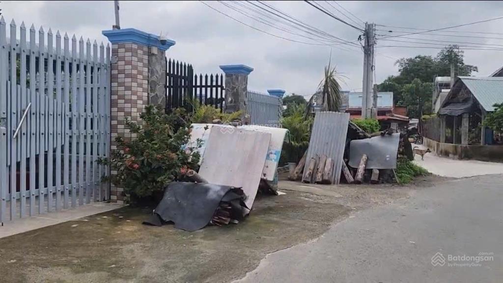 Tôi có miếng đất cần bán ở đường bùi thanh vân lộc du trảng bàng (dt5x23m ful thổ) giá 950tr