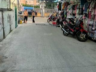 Nhà 2 tầng đường 8 m, 1 sẹc htp quận 7. 7*27 nở hậu, hơn 14 tỷ