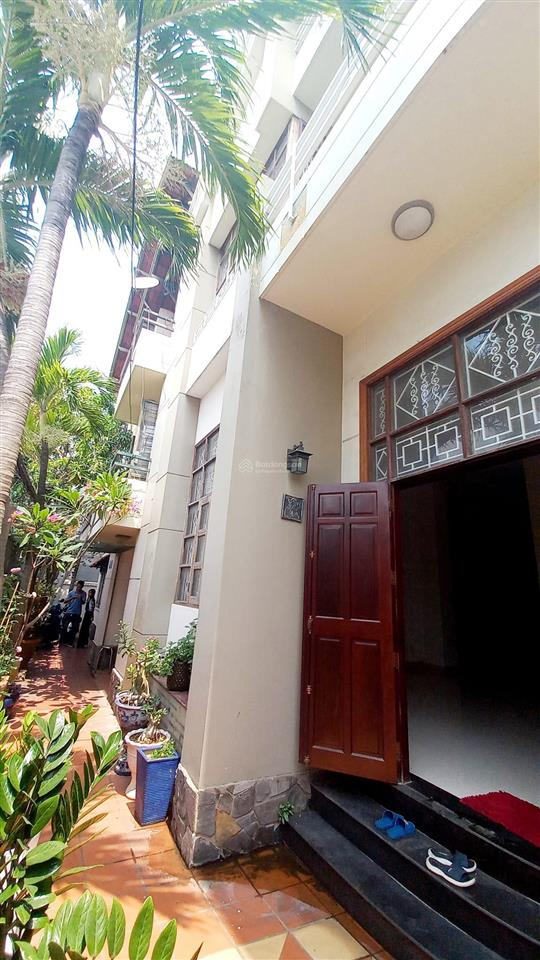 Biệt thự 4 tầng kdc trung tâm quận 7. 10*14 m, chỉ 14 tỷ