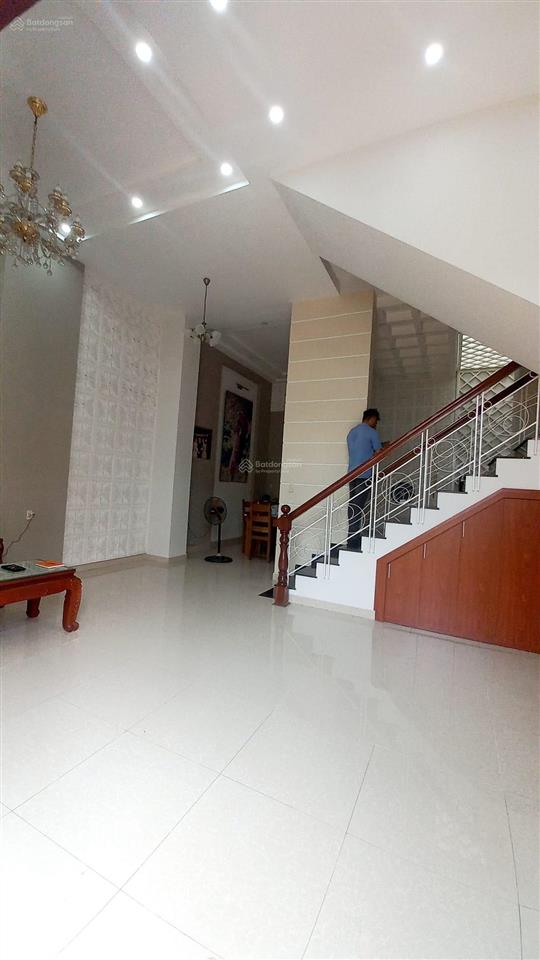 Biệt thự 4 tầng kdc trung tâm quận 7. 10*14 m, chỉ 14 tỷ