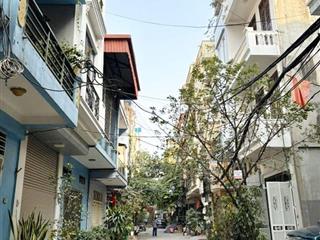 Bán nhà ô tô tránh tại hoàng liệt, 40m2 4 tầng, có vỉa hè, giá 8.7 tỷ có tl