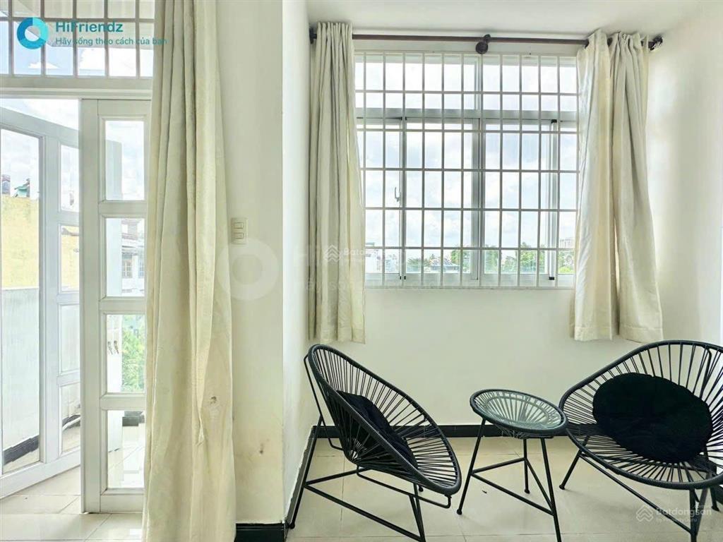 Đúng hình đúng giá 1 phòng ngủ ban công tách bếp siêu rộng cực hiếm khi trống