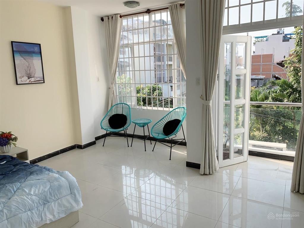Đúng hình đúng giá 1 phòng ngủ ban công tách bếp siêu rộng cực hiếm khi trống