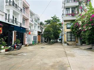 Bán đất 2 mặt tiền trước sau ngang 4.5m đối diện ngân hàng sacombank