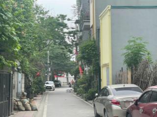 Bán nhà 36 m phố đức giang thượng thanh thang máy phân lô 7 tỷ hơn