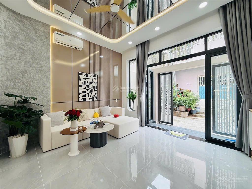 Nhà 4tầng (ngang 4,5m x10m) 3phòng ngủ full nội thất ngay emart chỉ nhỉnh 5tỷ