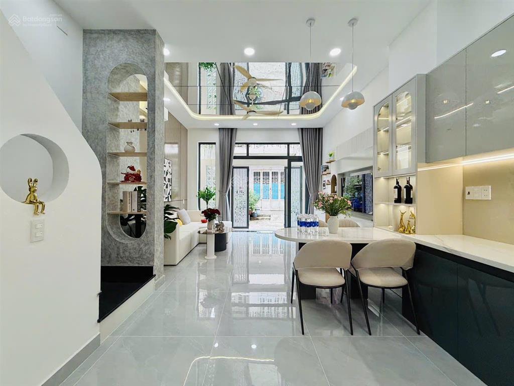 Nhà 4tầng (ngang 4,5m x10m) 3phòng ngủ full nội thất ngay emart chỉ nhỉnh 5tỷ