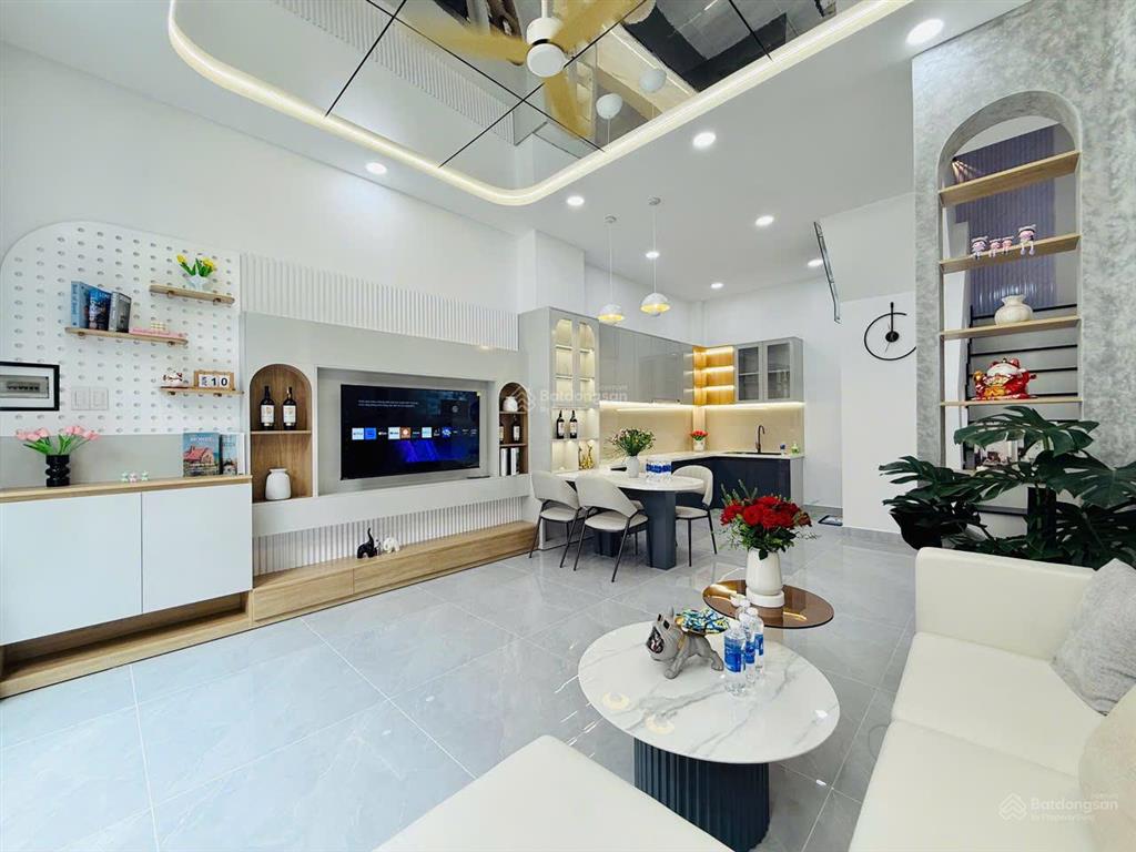 Nhà 4tầng (ngang 4,5m x10m) 3phòng ngủ full nội thất ngay emart chỉ nhỉnh 5tỷ