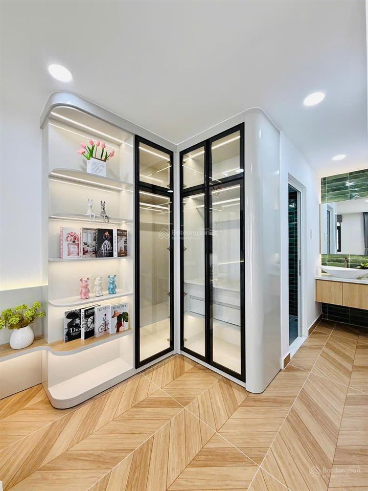 Nhà 4tầng (ngang 4,5m x10m) 3phòng ngủ full nội thất ngay emart chỉ nhỉnh 5tỷ