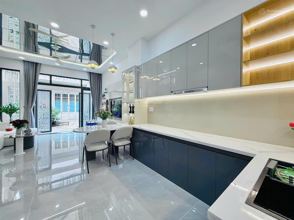 Nhà 4tầng (ngang 4,5m x10m) 3phòng ngủ full nội thất ngay emart chỉ nhỉnh 5tỷ